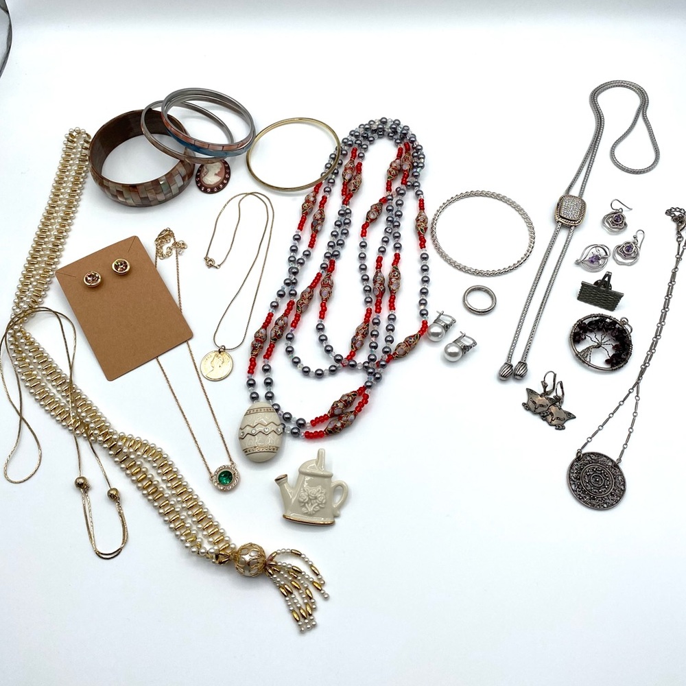 Jewelry Lot of Vintage to Modern Wearable Jewelry - Picture 13 of 13